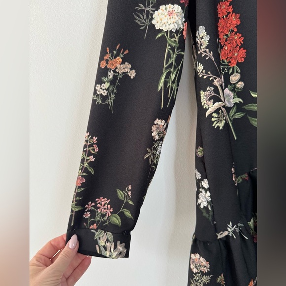 Zara Navy Floral Romper – Size M – Flowy, Chic & Comfy – Perfect Condition - Picture 12 of 16